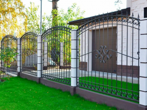 Ковка для ограждения из сварных секций