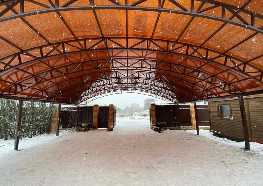 Навес для двух автомобилей 16*8,3*2,5 м из поликарбоната